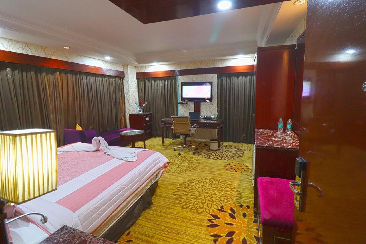 Skycity Hotel Gurgaon Dış mekan fotoğraf