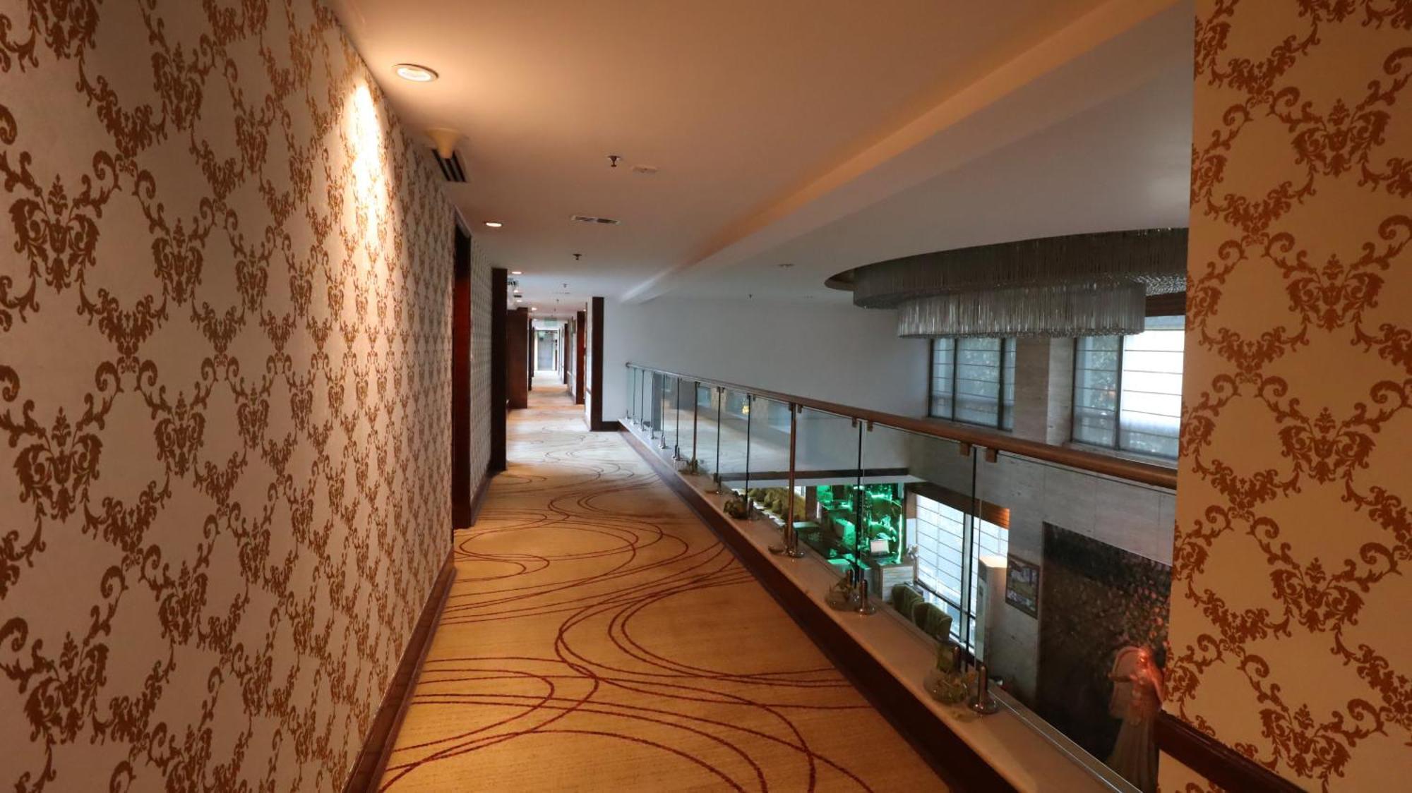 Skycity Hotel Gurgaon Dış mekan fotoğraf