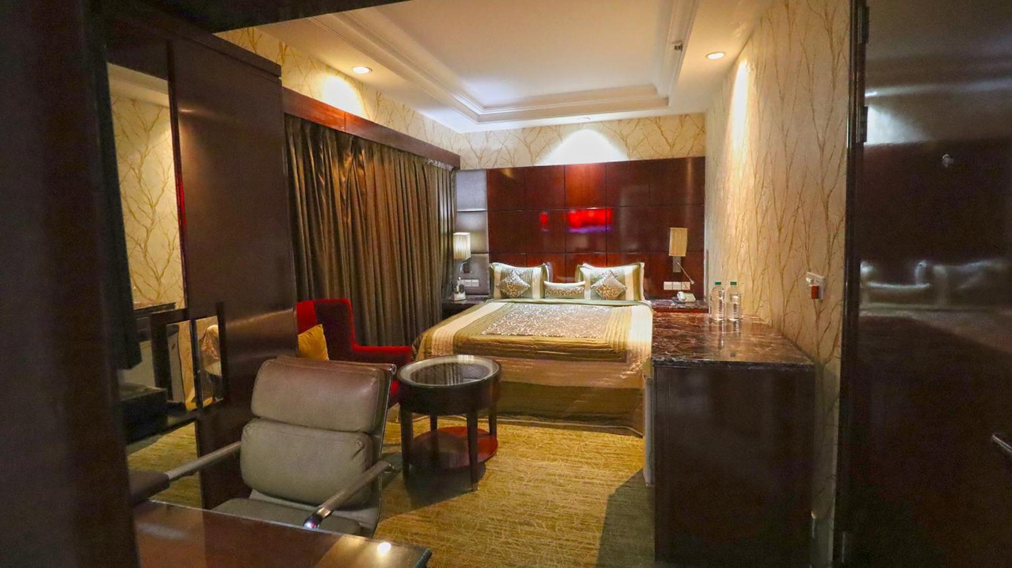 Skycity Hotel Gurgaon Dış mekan fotoğraf