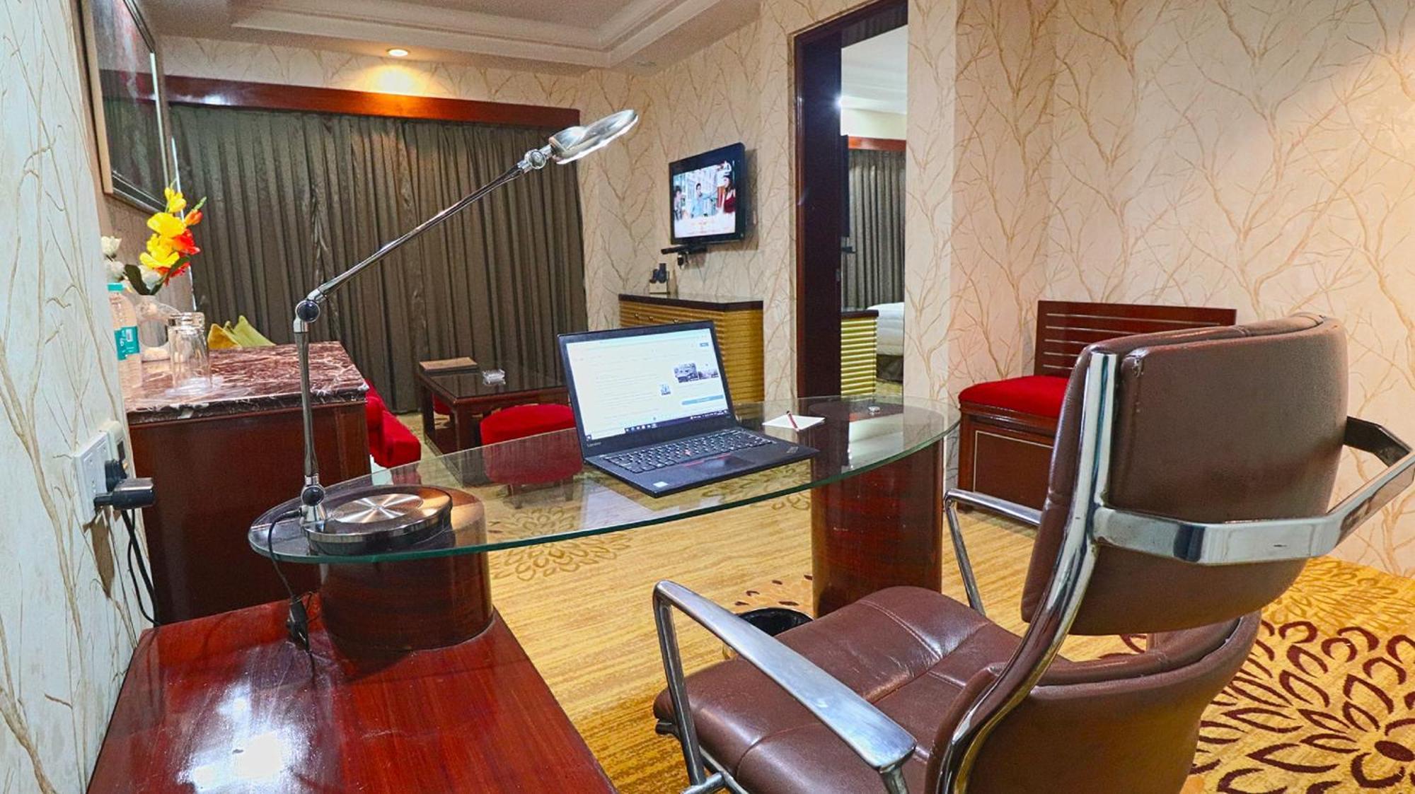 Skycity Hotel Gurgaon Dış mekan fotoğraf