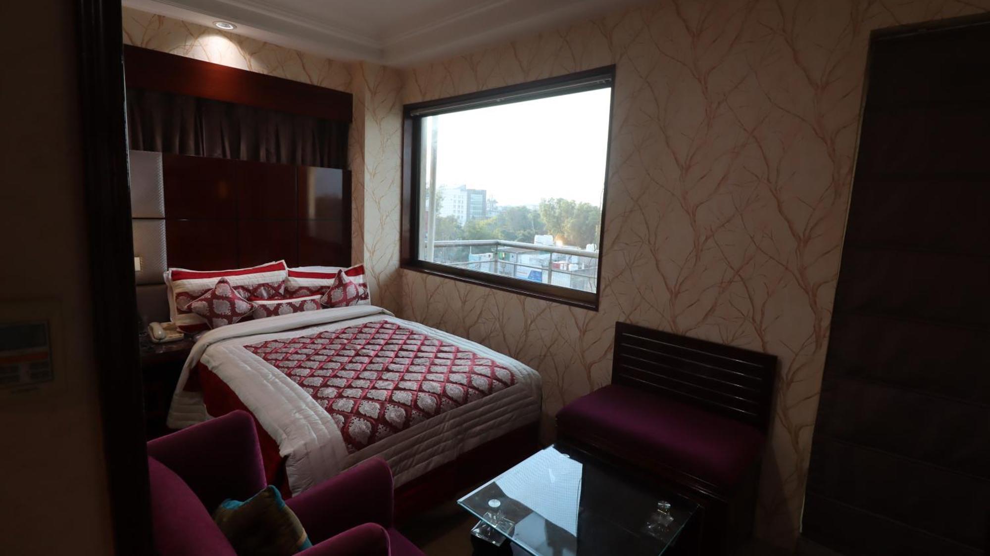 Skycity Hotel Gurgaon Dış mekan fotoğraf
