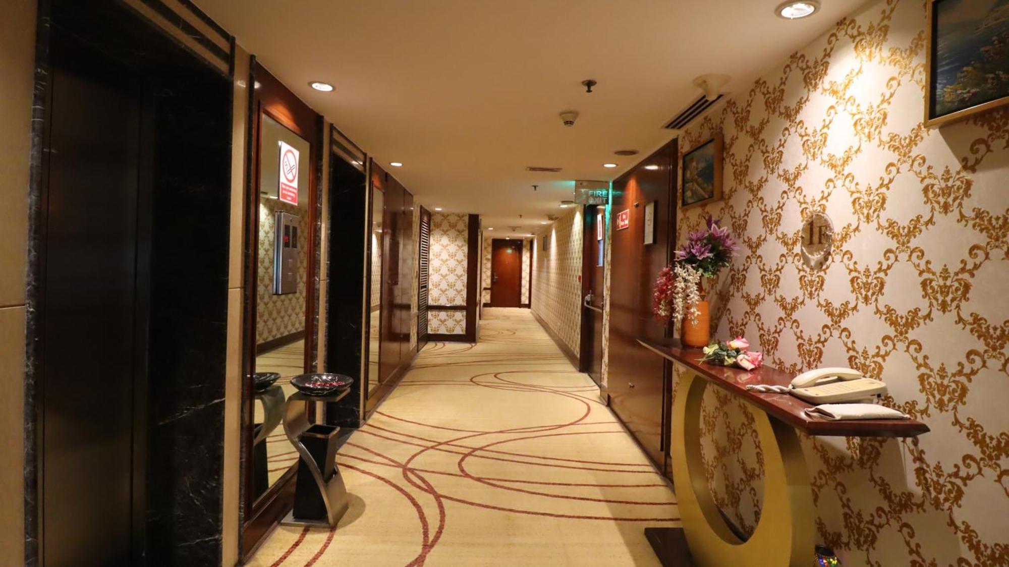 Skycity Hotel Gurgaon Dış mekan fotoğraf