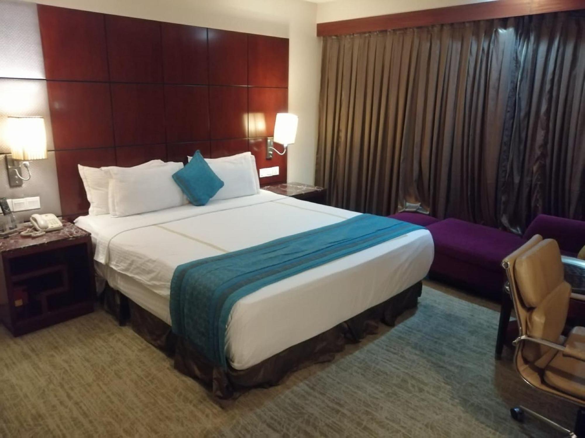 Skycity Hotel Gurgaon Dış mekan fotoğraf