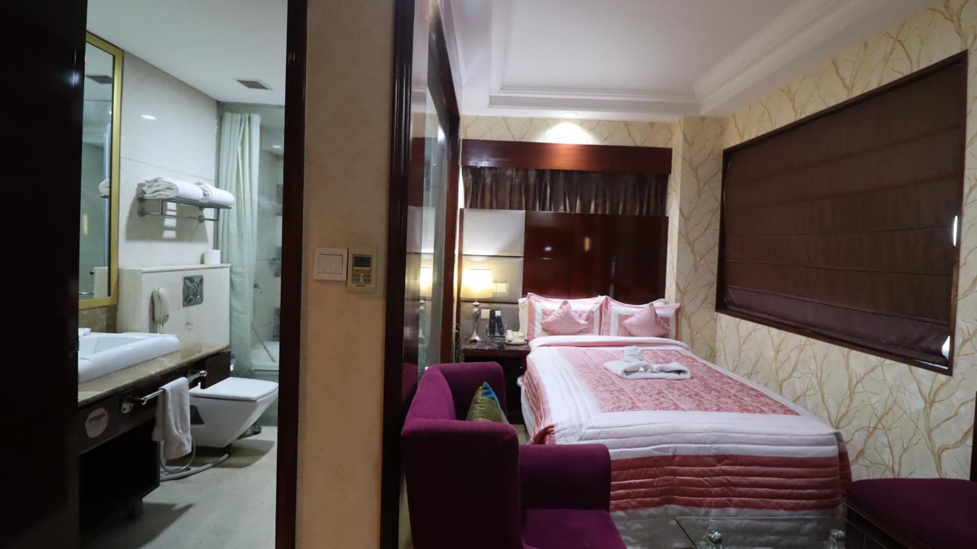 Skycity Hotel Gurgaon Dış mekan fotoğraf