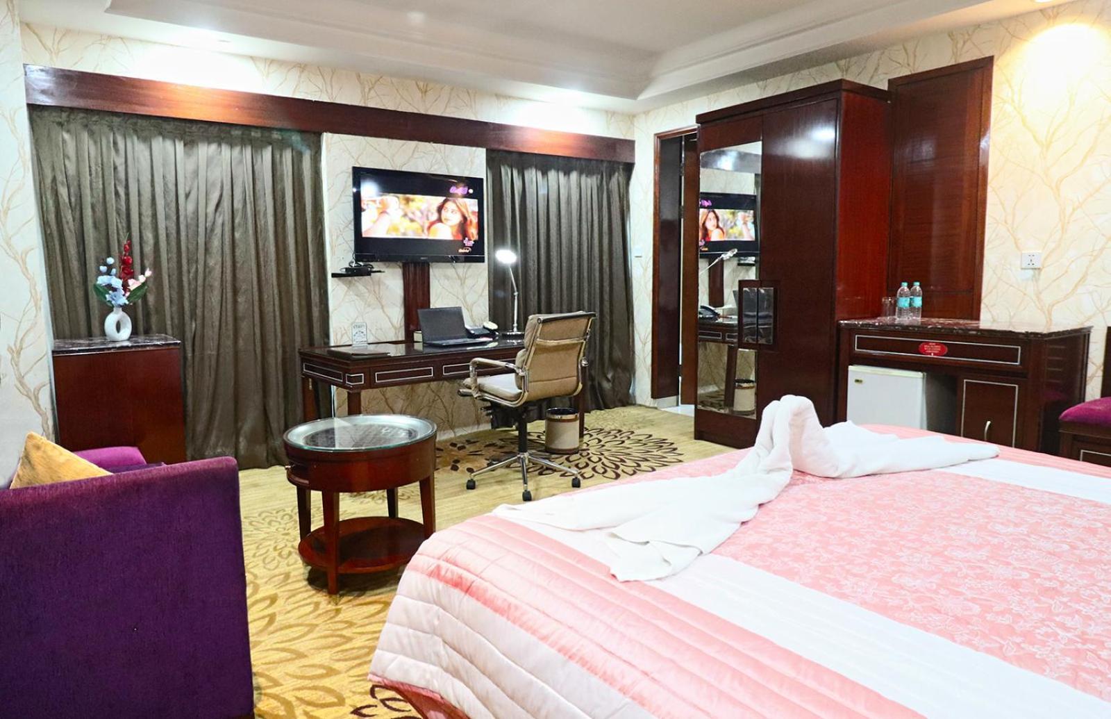 Skycity Hotel Gurgaon Dış mekan fotoğraf