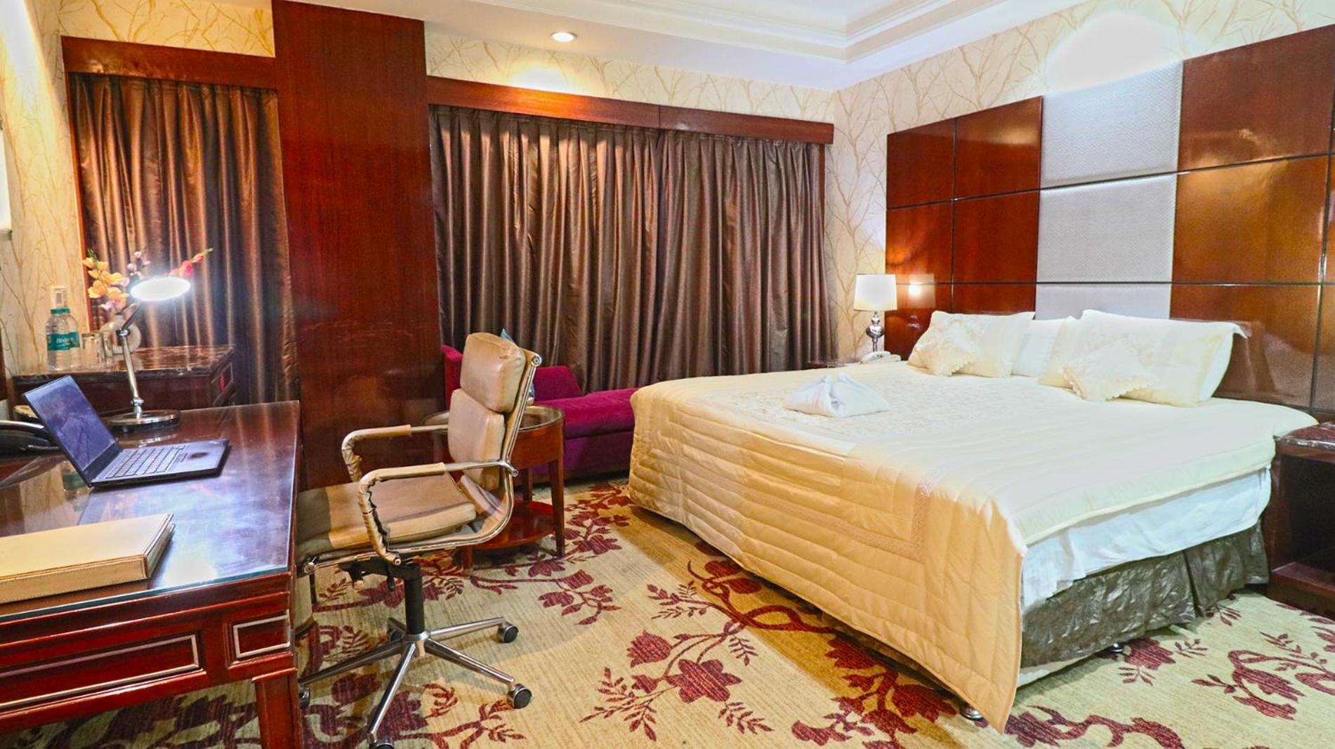 Skycity Hotel Gurgaon Dış mekan fotoğraf