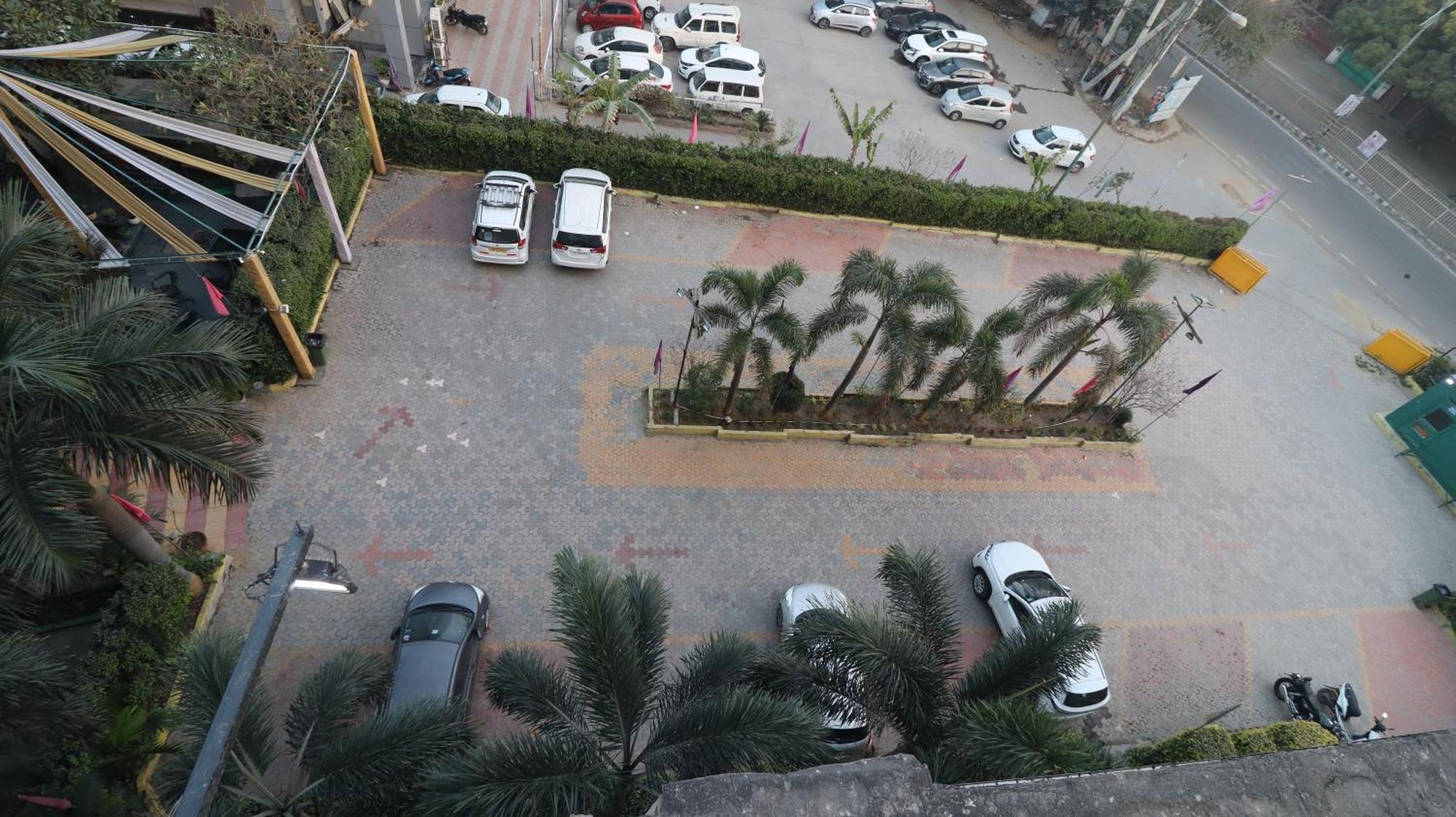 Skycity Hotel Gurgaon Dış mekan fotoğraf