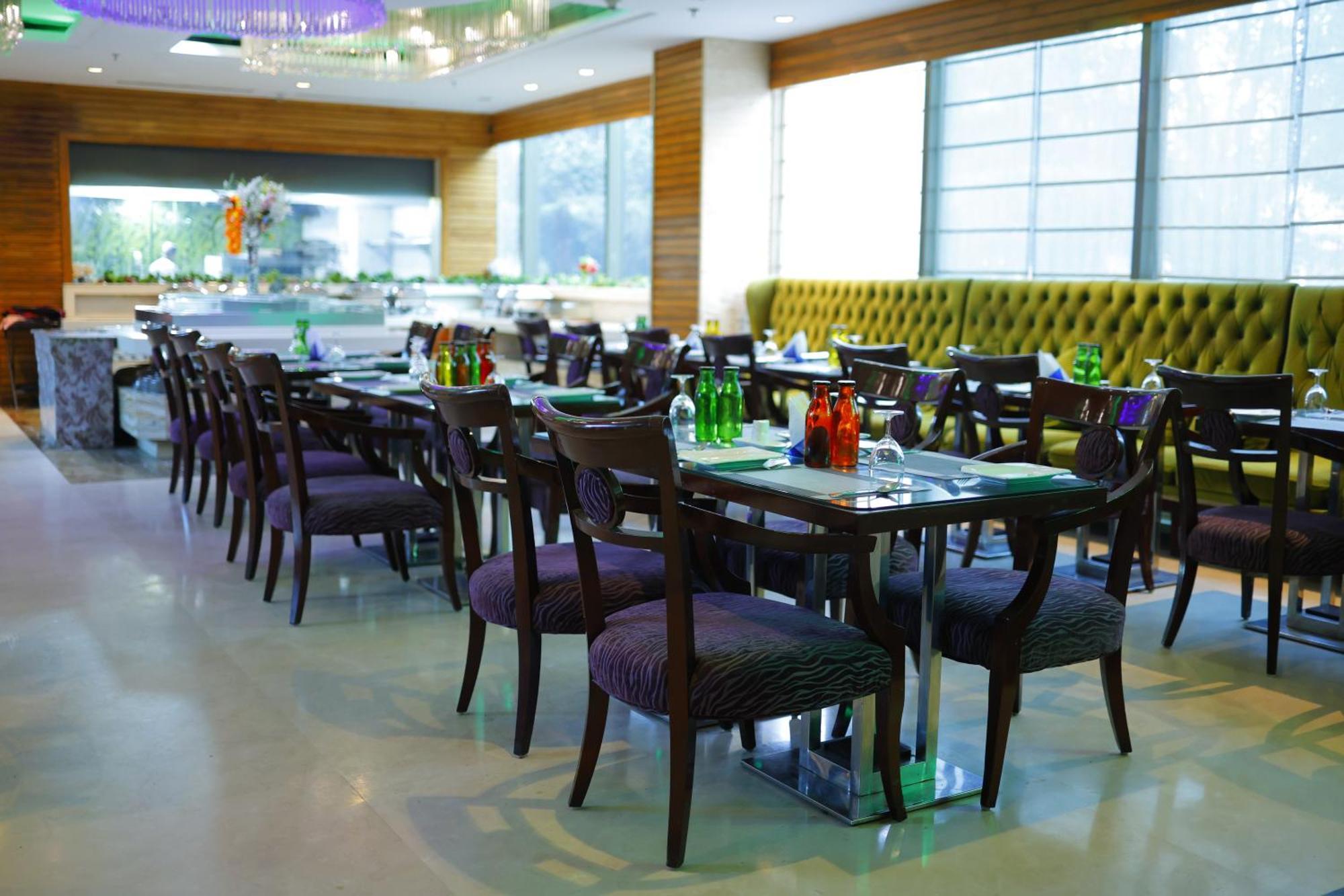 Skycity Hotel Gurgaon Dış mekan fotoğraf