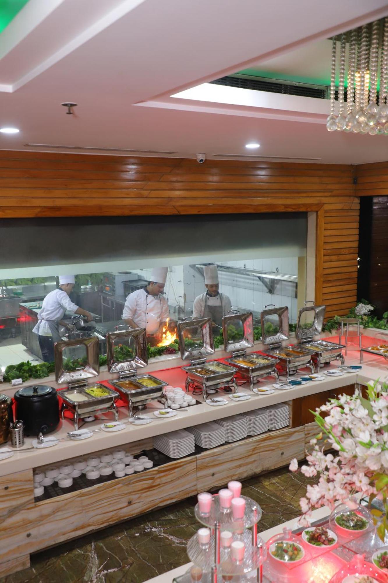 Skycity Hotel Gurgaon Dış mekan fotoğraf