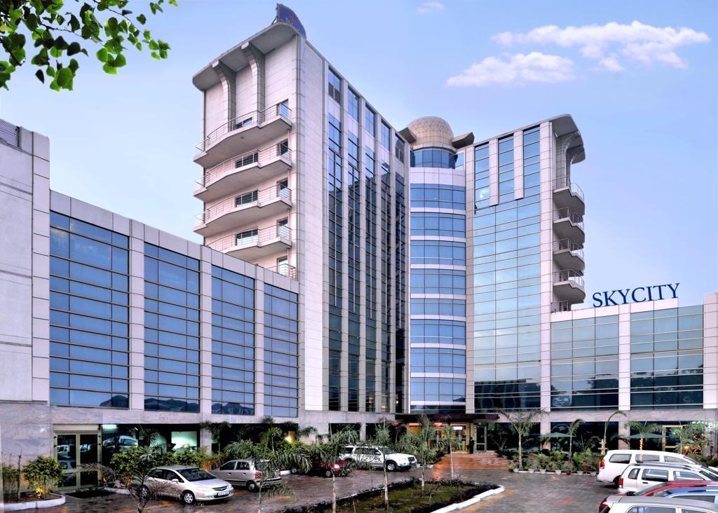 Skycity Hotel Gurgaon Dış mekan fotoğraf